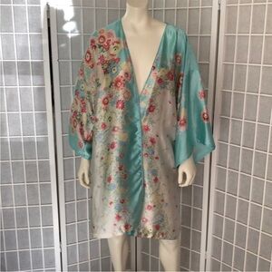Floral Oscar de la renta nightgown and robe set